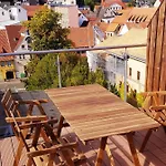 Hafenkoje Mit Blick Ueber Hafen Und Altstadt