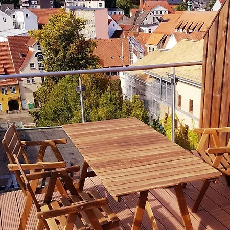 Hafenkoje Mit Blick Ueber Hafen Und Altstadt