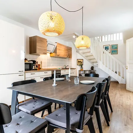 Hafenkoje Mit Blick Ueber Hafen Und Altstadt * فلنسبورغ