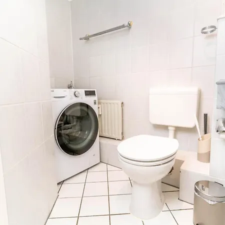 Hafenkoje Mit Blick Ueber Hafen Und Altstadt